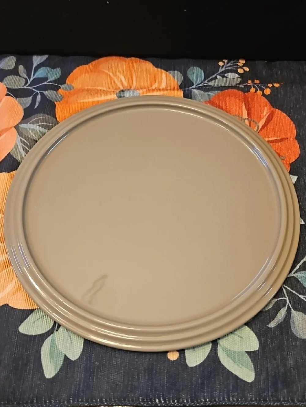 Villeroy & Boch Neutral Ceramic Wall Plate Trio in Beige and Cream